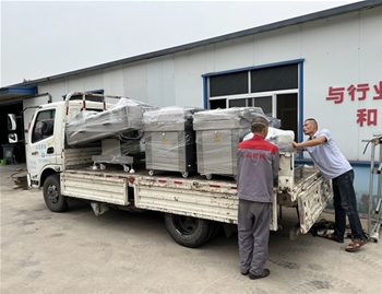 江苏食品厂订购真空包装机3台，发货现场